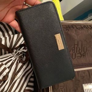 Henri Bendel Black West 57th wallet
